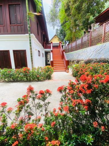 Сад в Luang Prabang Sirikili Villa River View
