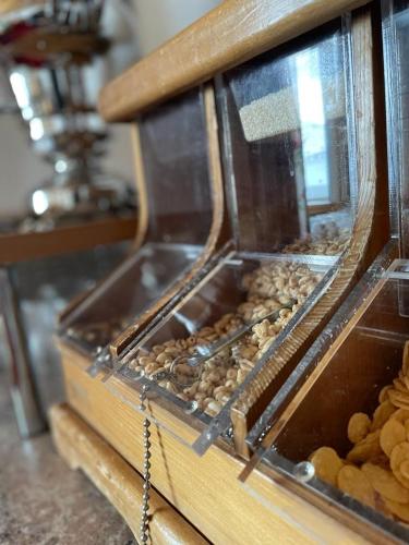 ホテルの敷地内または近くでの食事または食べ物