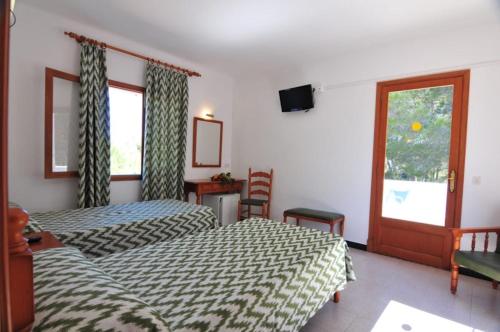 Tempat tidur dalam kamar di Hotel Condemar