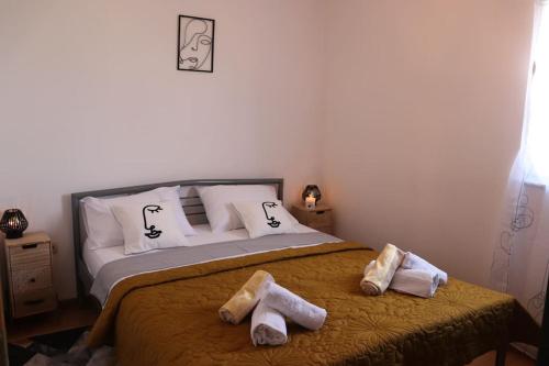 Posteľ alebo postele v izbe v ubytovaní Apartments KIKASO - Near Mall of Split, free parking