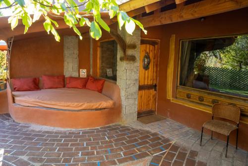a couch sitting on the outside of a house at Casa Primal in San José de Maipo