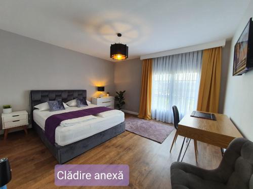 Una cama o camas en una habitación de Vila Privilege Felix