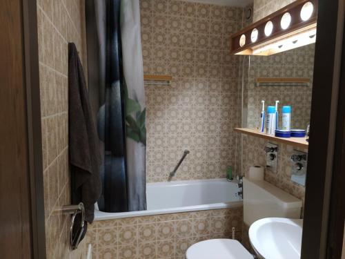 Ένα μπάνιο στο B211 Gemütliches Appartement für Urlauber und Berufsreisende