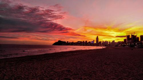 SUNSET WAVES sunny apARTs photo 50