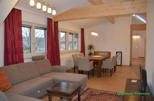 Posezení v ubytování Ferienwohnung Herrmann Pottenhofen