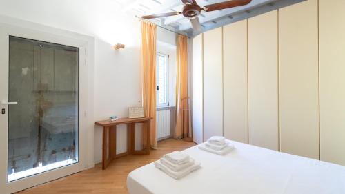 A bed or beds in a room at Italianway - Garibaldi 40