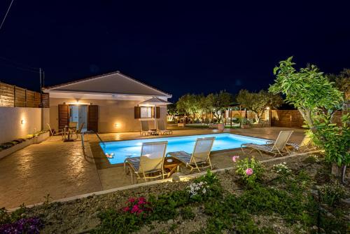 Πισίνα στο ή κοντά στο Villa Sofoklis