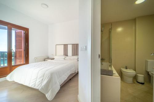 Koupelna v ubytování Exclusive 2 Bed 2 Bath Penthouse with Golf Views - DE2332EV
