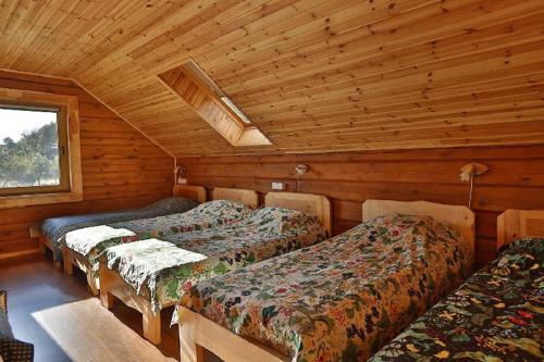 En eller flere senge i et værelse på Mizarų sodyba Druskininkai mažoji vila