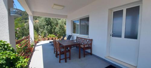 Balkoni atau teres di Apartment Kristić - Saplunara, Mljet