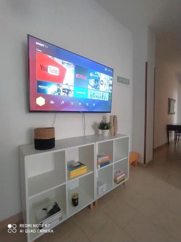 a flat screen tv sitting on top of a white entertainment center at APPARTAMENTO SANTUCCI in Rodi Garganico