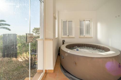 Foto dalla galleria di Garden Apartment with Hot Tub - ER2104LT a Torre-Pacheco