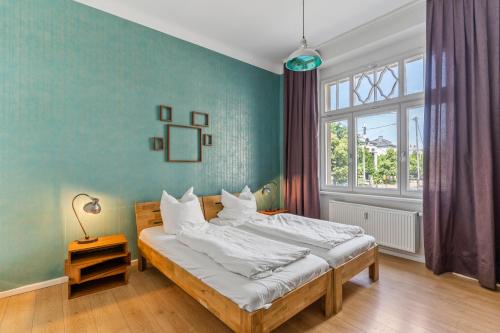 Säng eller sängar i ett rum på Dresden Neustadt Apartments