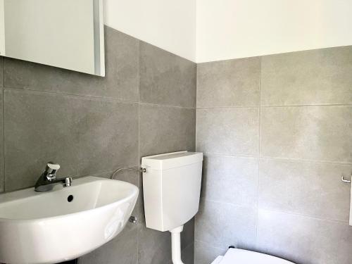 Bilik mandi di Studios im Haus Deutsch Krone I home2share