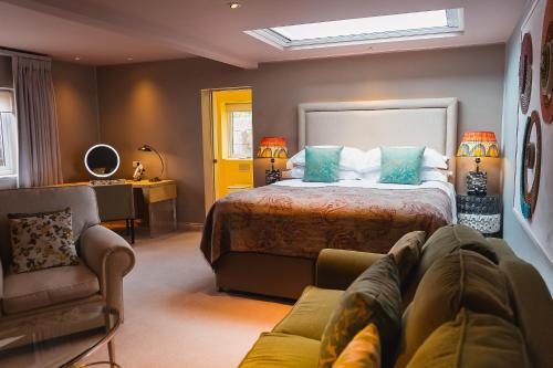 a bedroom with a bed and a couch at The Bird, Bath in Bath