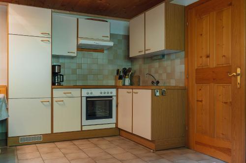 Kuchyň nebo kuchyňský kout v ubytování Ferienwohnung Wegelet
