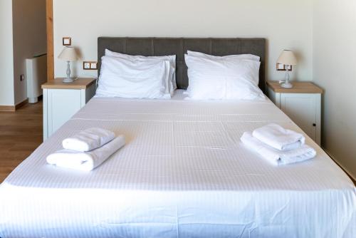 Una cama o camas en una habitación de Kika Residences
