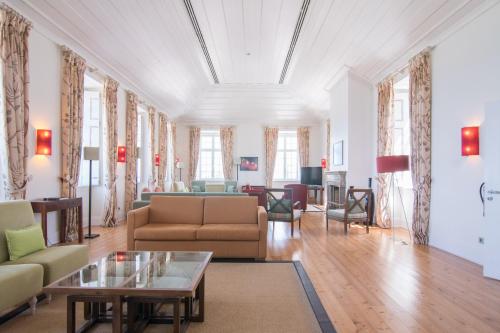 a living room with a couch and a table at Casa do Médico de São Rafael in Sines