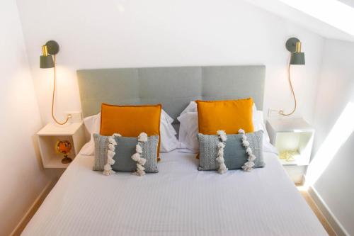 Holidays2Malaga Trinidad renovated 1 bedroom penthouse close to city center