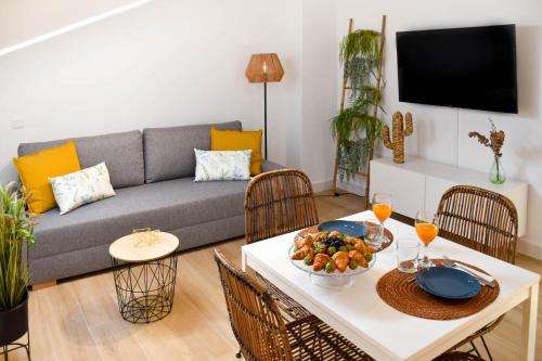 Holidays2Malaga Trinidad renovated 1 bedroom penthouse close to city center