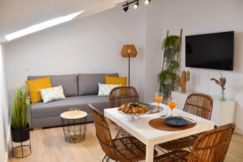 Holidays2Malaga Trinidad renovated 1 bedroom penthouse close to city center