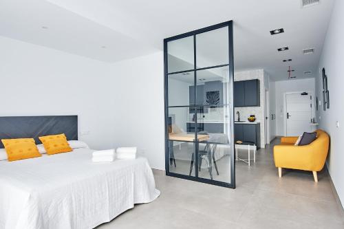 Ένα ή περισσότερα κρεβάτια σε δωμάτιο στο 9 NIDOS Céntrica Suites - Nuevo