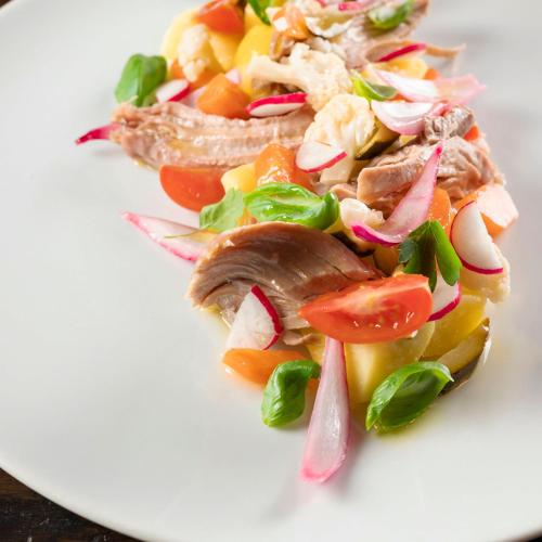 a white plate with a salad with meat and vegetables at Locanda La Luna in Tirli