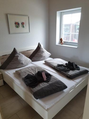 a bed with two towels on top of it at Bei Ruhe in Loppersum