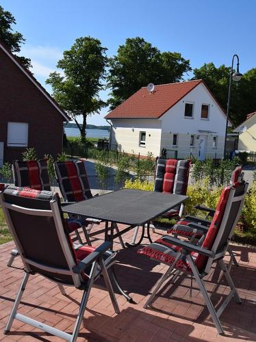 a picnic table and four chairs on a patio at Storchennest in Warin