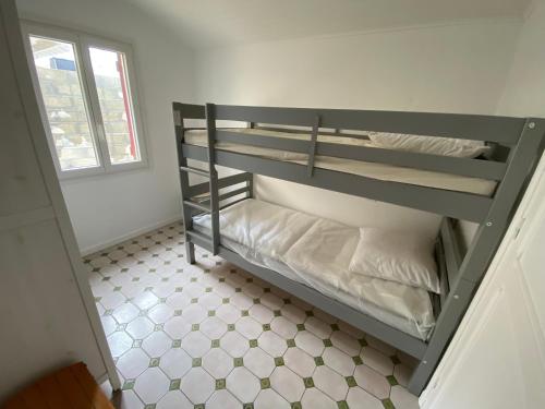 Llit o llits en una habitació de Le petit courrier