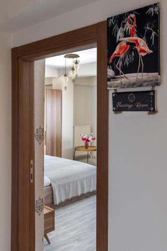 a room with a bed and a sign with flamingos at Lagun Palas in Yalova