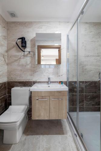 a bathroom with a toilet and a sink and a shower at Lagun Palas in Yalova