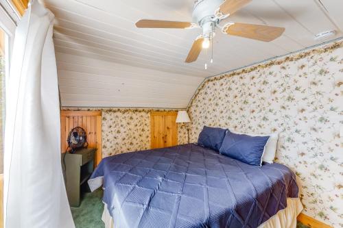 Ένα ή περισσότερα κρεβάτια σε δωμάτιο στο Long Pond Camp