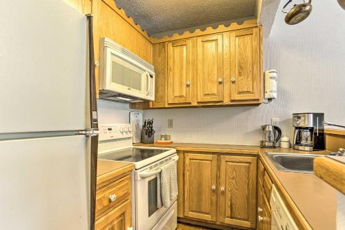 Gallery image of Deck and On-Site Fishing Pond Lake Harmony Home! in Lake Harmony