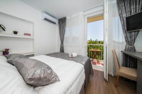 Posteľ alebo postele v izbe v ubytovaní Sunrise View Balcony