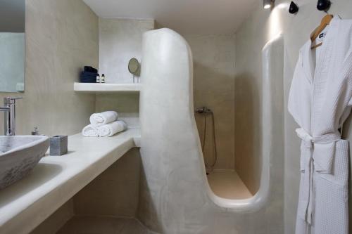 Un baño de El Verano Suites