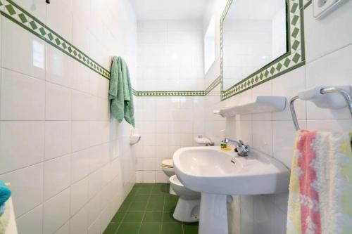 a bathroom with a sink and a toilet and a mirror at Villa Fuente Victoria in Fuente Victoria
