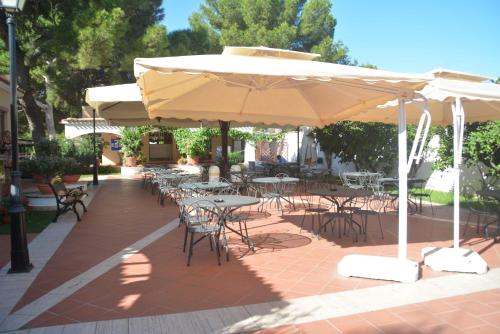 Εστιατόριο ή άλλο μέρος για φαγητό στο Porto Pino Club