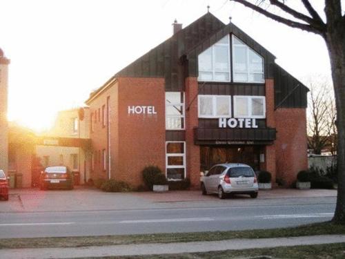 a hotel with a car parked in front of it at Einfelder Hof garni in Neumünster