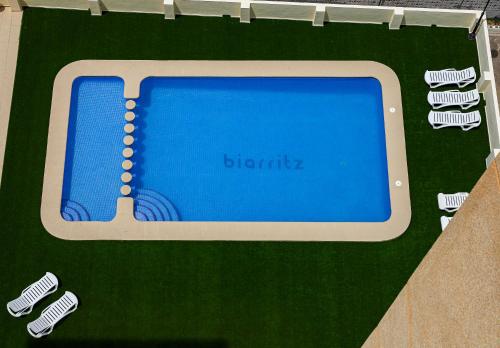 Kolam renang di atau dekat dengan Calmo Singular Apartments