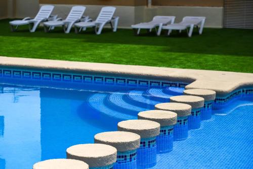 Kolam renang di atau dekat dengan Calmo Singular Apartments