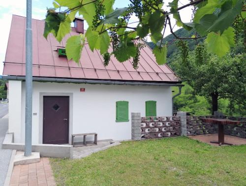 počitniška hiška MEDVEJKEにある庭