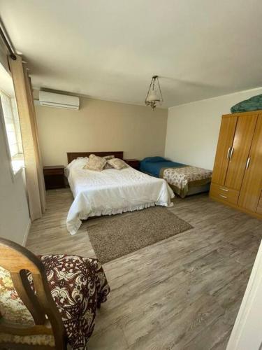 Un pat sau paturi într-o cameră la Hostal Nomade