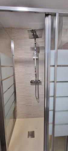 a shower in a room with a shower at Apartamento el Cid in Calpe