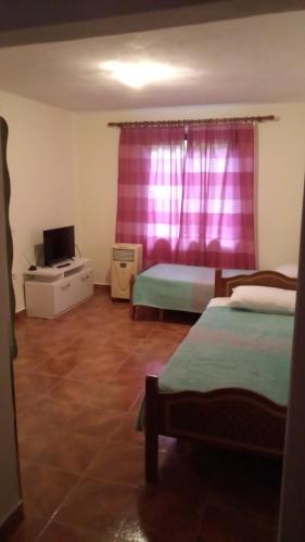 Ένα ή περισσότερα κρεβάτια σε δωμάτιο στο Sonce - Tirana
