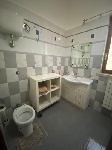 a bathroom with a toilet and a sink at B&B Le Rocce in Castel San Giorgio