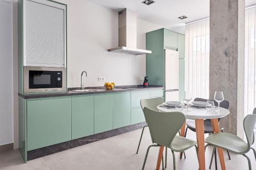 Η κουζίνα ή μικρή κουζίνα στο 9 NIDOS Céntrica Suites - Nuevo