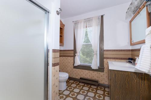 Bilik mandi di Saratoga Farmstead B&B