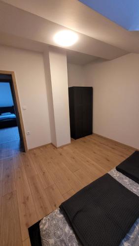Ένα ή περισσότερα κρεβάτια σε δωμάτιο στο Apartma Krupa