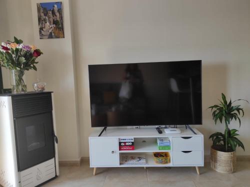 TV i/ili multimedijalni sistem u objektu Apartamento La Coveta de Guadalest